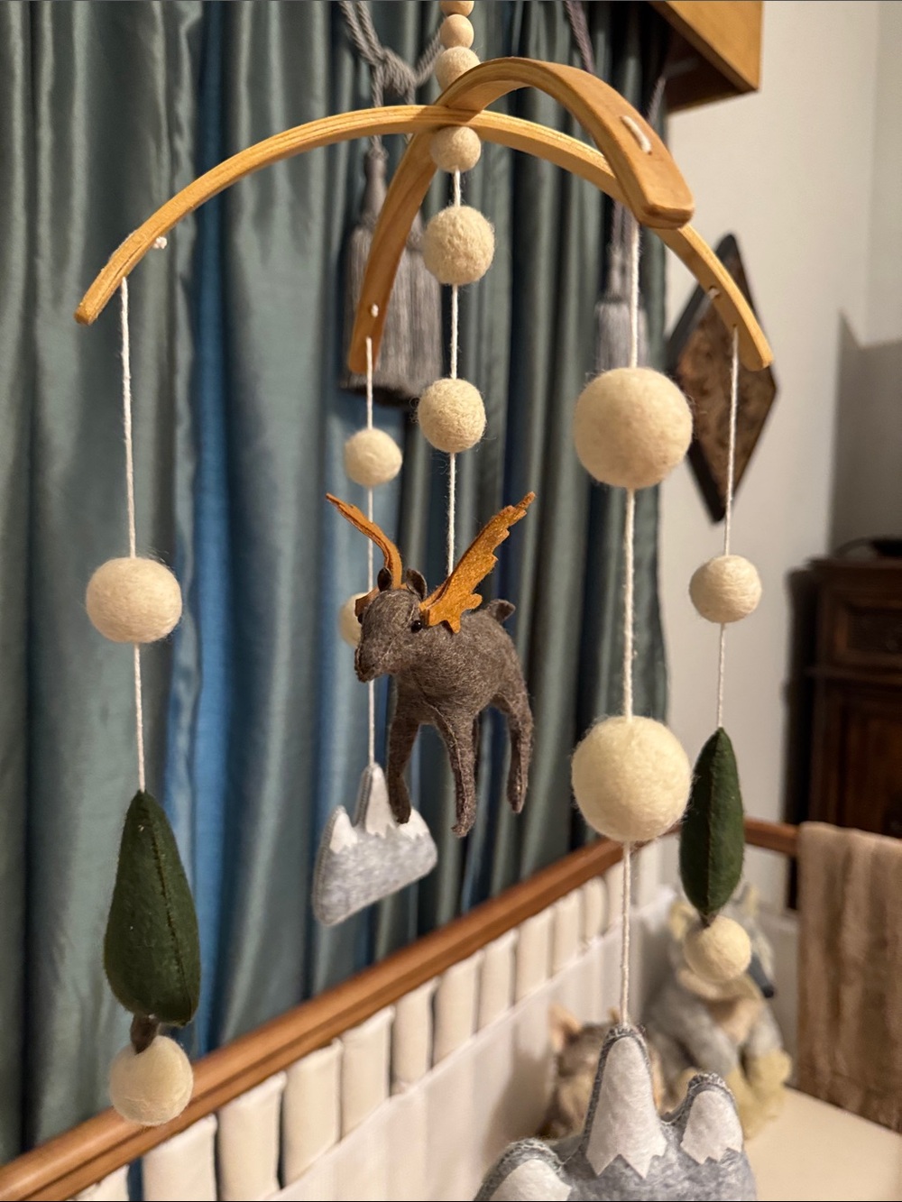 Nestig Woodland Mobile